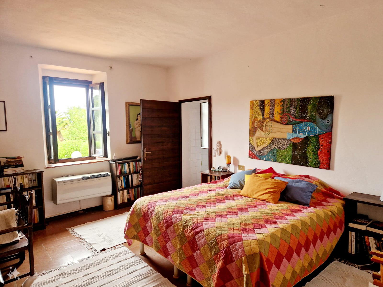 Chambre avec tableau de Klimt